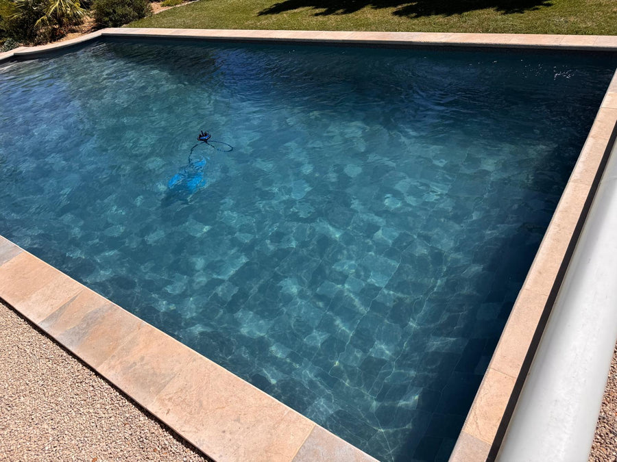 Piscine à l'eau claire